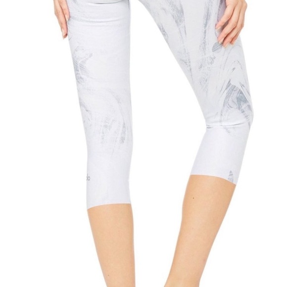 🆕 ALO yoga Airbrush Capri leggings SIZE SMALL - Picture 3 of 7